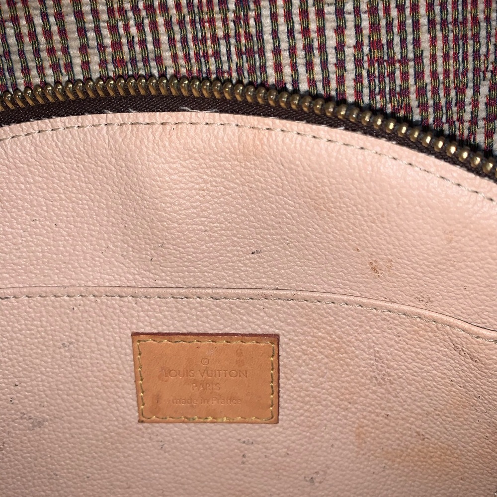 Authentic Louis Vuitton cosmetic pouch - Picture 5 of 8